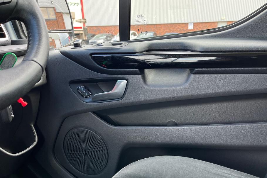 Used Ford TRANSIT CUSTOM HT21GZK 24