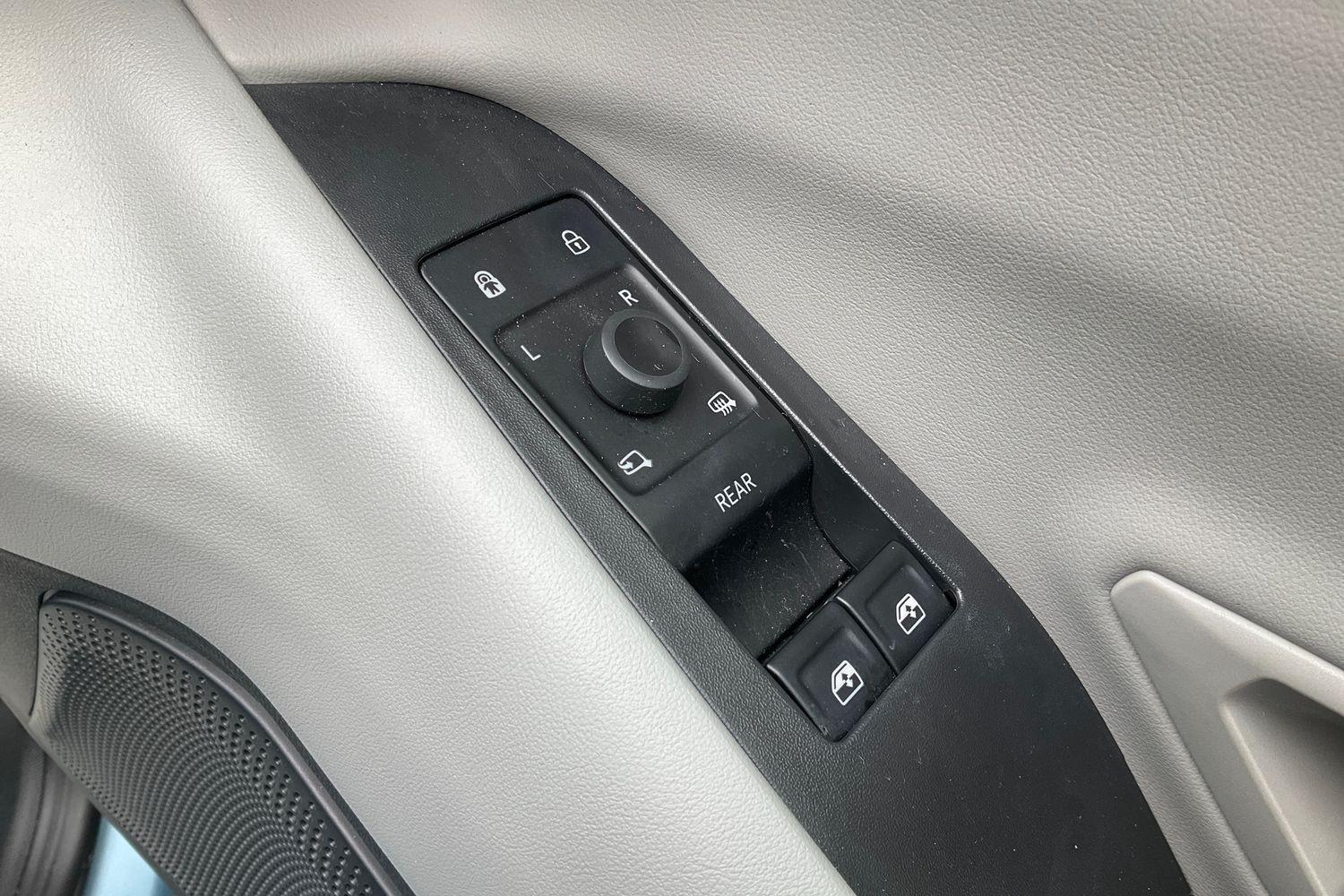Ford Explorer Photo 15