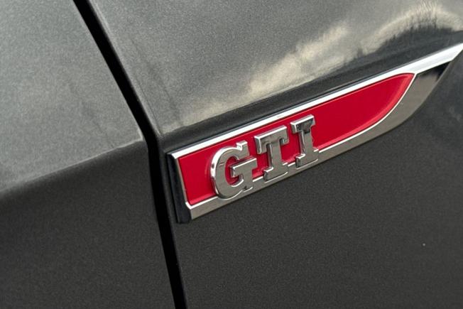 VOLKSWAGEN Golf Photo 41