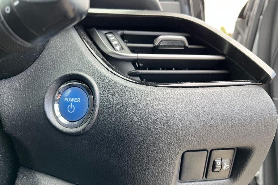 Toyota C-HR Photo autoimg-70ab91219ae6f10b7e9b4617cdb11ef72e42164c.jpg