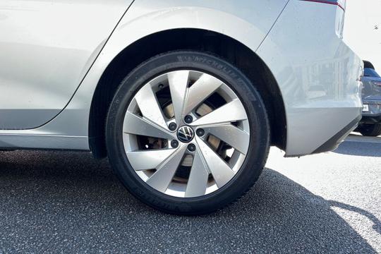 Volkswagen Golf Photo autoimg-70b213e11223edb175d8bd1be397880b4bb52710.jpg