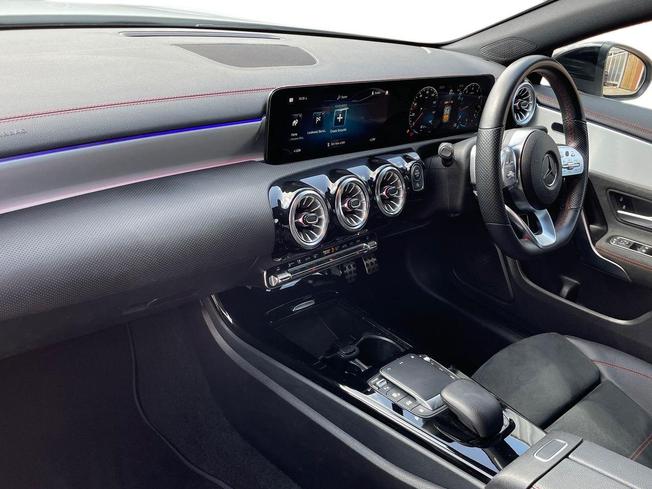 MERCEDES-BENZ CLA Photo 2