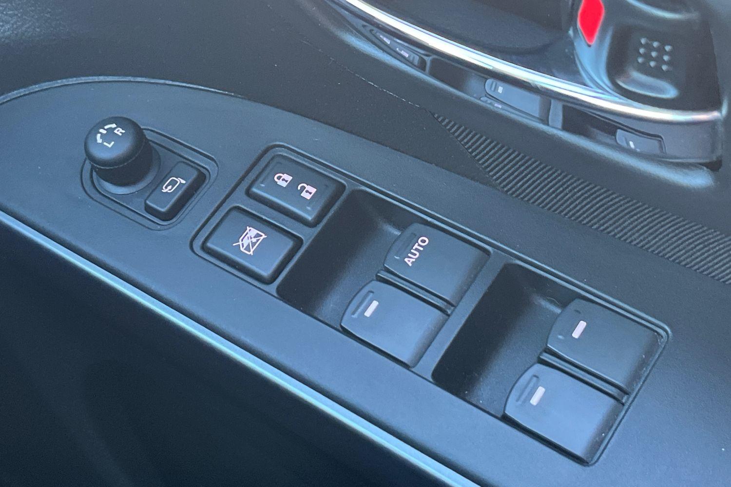 Suzuki S-CROSS Photo 15