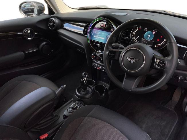 MINI Hatch Photo 6