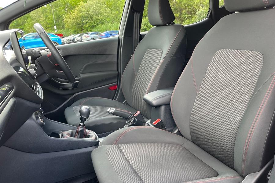 Ford FIESTA Photo autoimg-70c308bc6334c73df04177ab9742213abc2b3d4e.jpg
