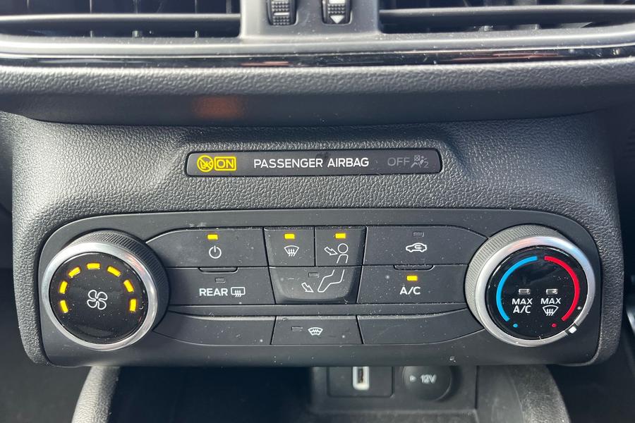 Ford FOCUS Photo autoimg-70c554f8d81baf7c606943cf5ab99a364c9fc1e0.jpg