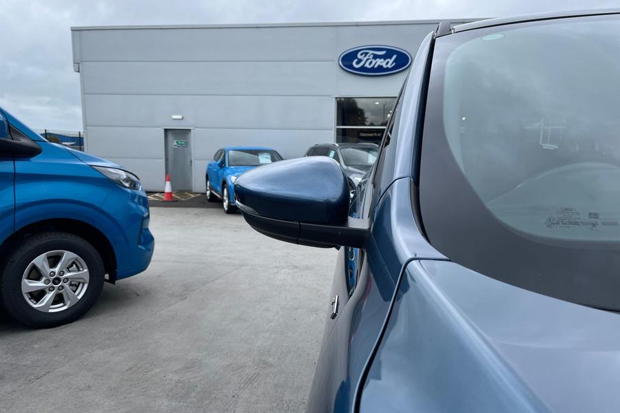 Ford KUGA Photo autoimg-70c9c31c5e001137e76d416ff3efdb57eaebe52e.jpg