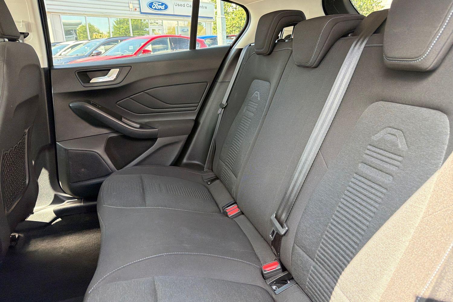 Ford FOCUS Photo 19
