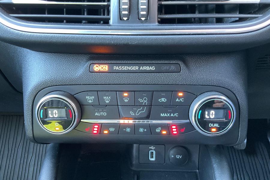 Ford Focus Photo autoimg-70cd90599b81e59814e1d93622295cf5cb83a653.jpg