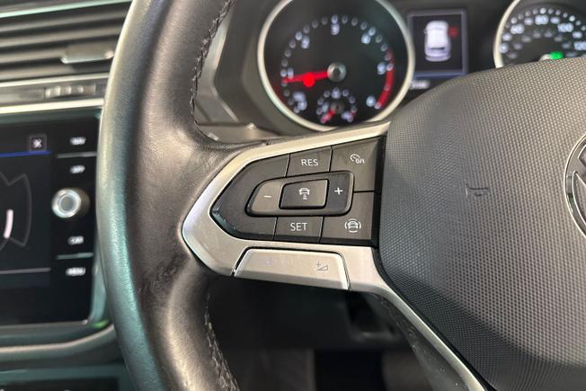 VOLKSWAGEN Tiguan Photo 16