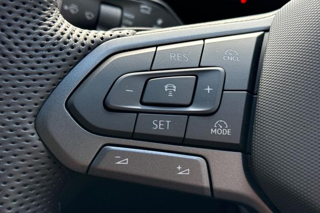 VOLKSWAGEN Tiguan Photo 16