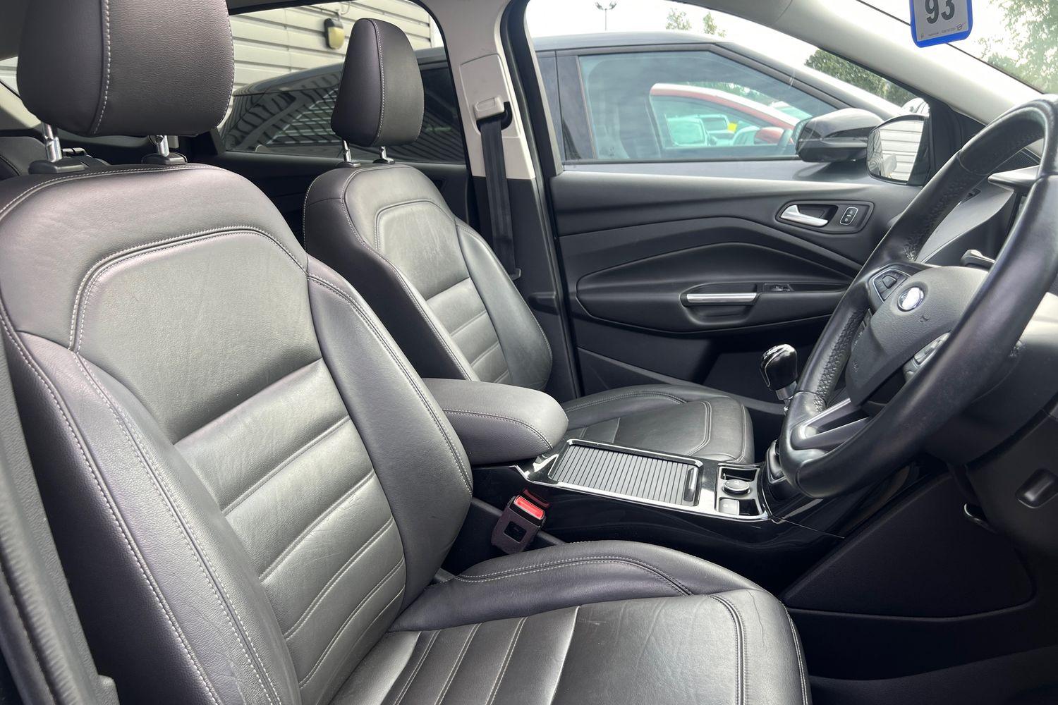 Ford KUGA Photo 16