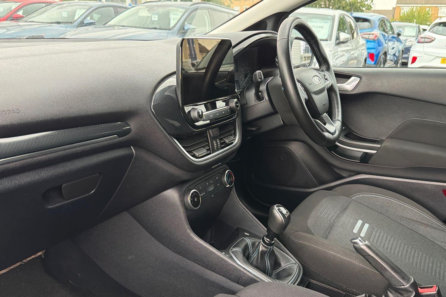 Ford Fiesta Photo 17