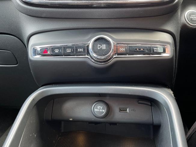 VOLVO XC40 Photo 25