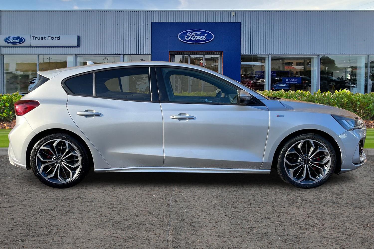 Ford FOCUS Photo 2