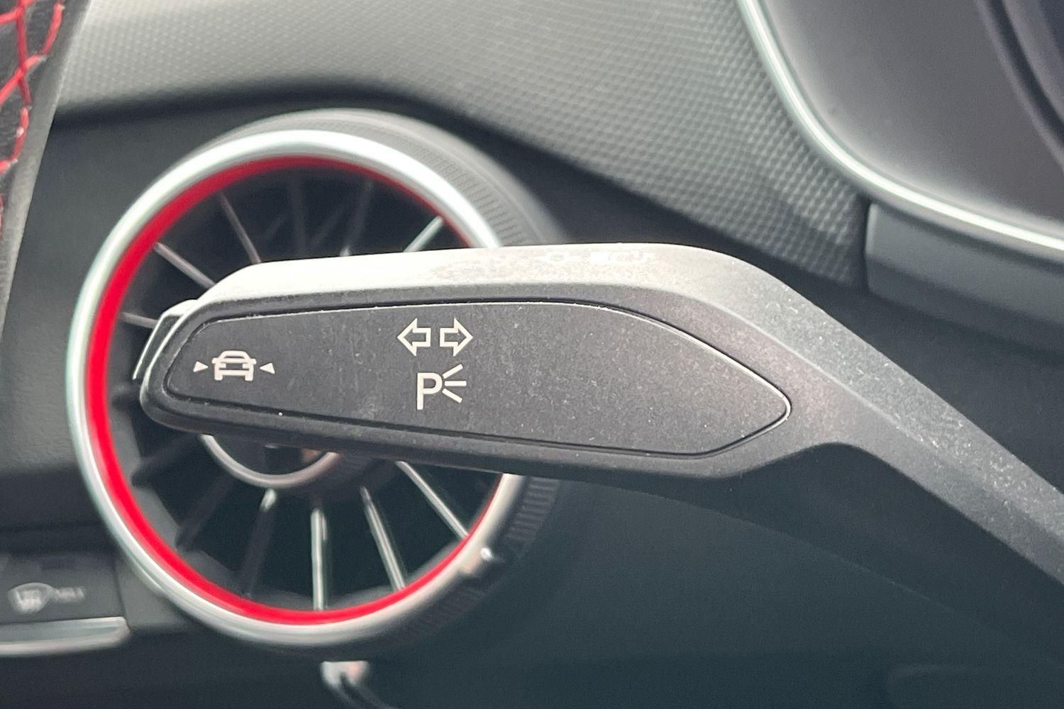 Audi TT Photo 13