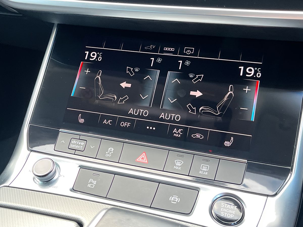 Audi A6 Saloon Photo 12