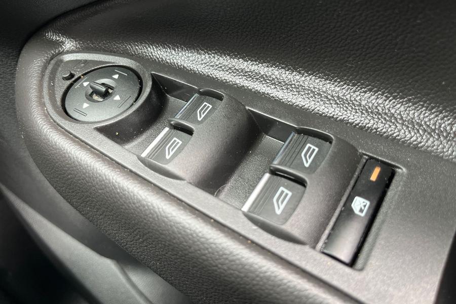 Ford KUGA Photo autoimg-70f78801feec1278fc60c77c5c1d56d7dc66f24a.jpg