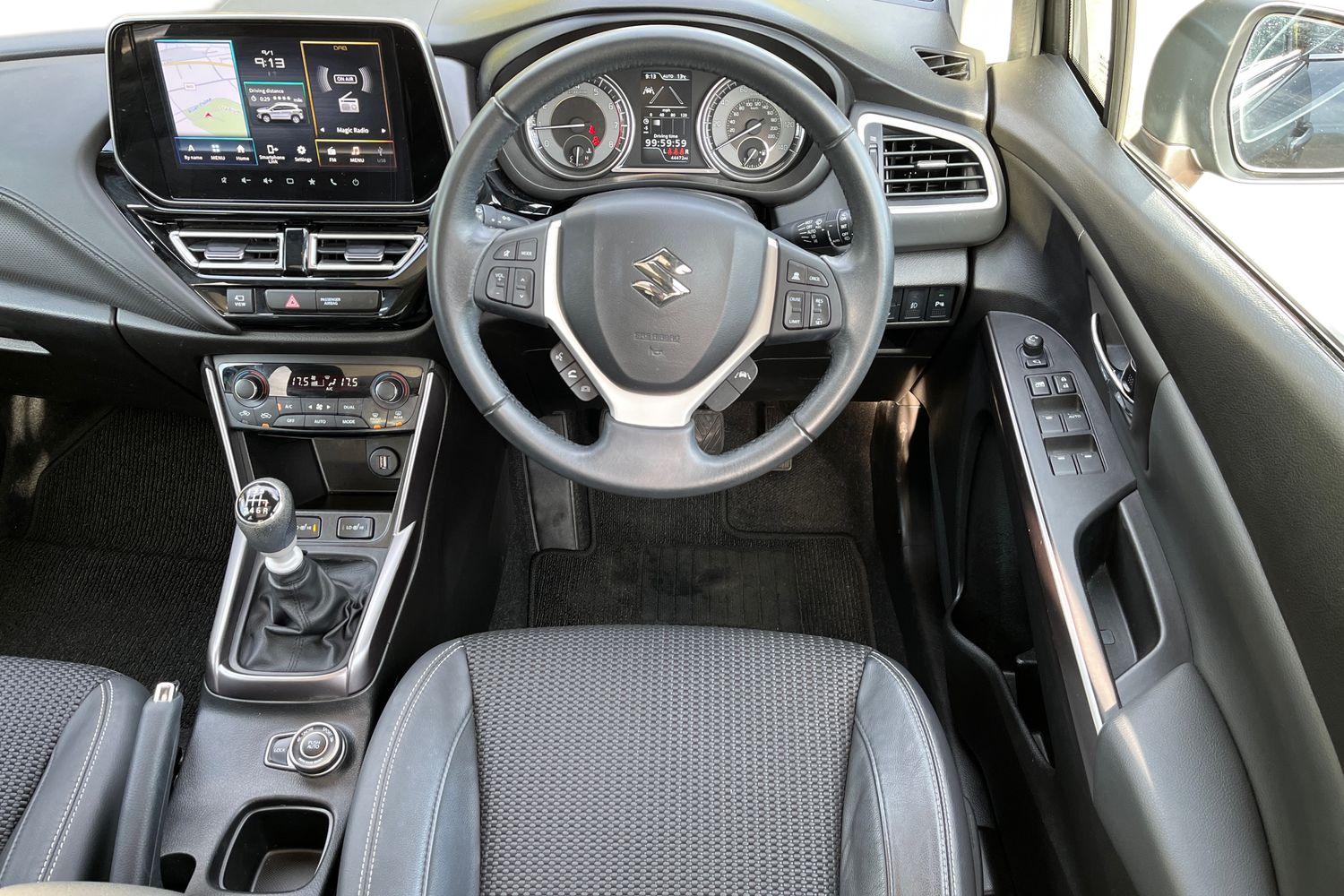 Suzuki S-Cross Photo 10