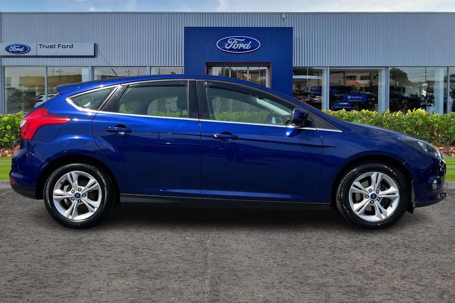 Ford FOCUS Photo 2