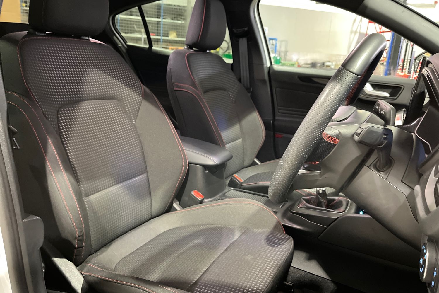 Ford FOCUS Photo 16