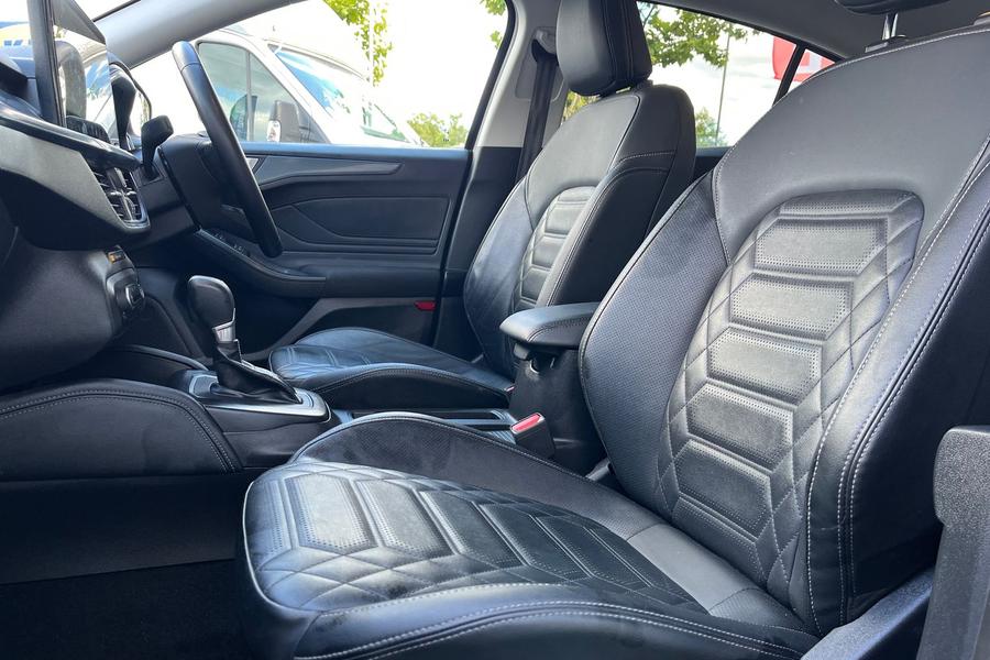 Ford FOCUS Photo autoimg-710687cdbedb5686c33120e675ba1537759d3ae4.jpg