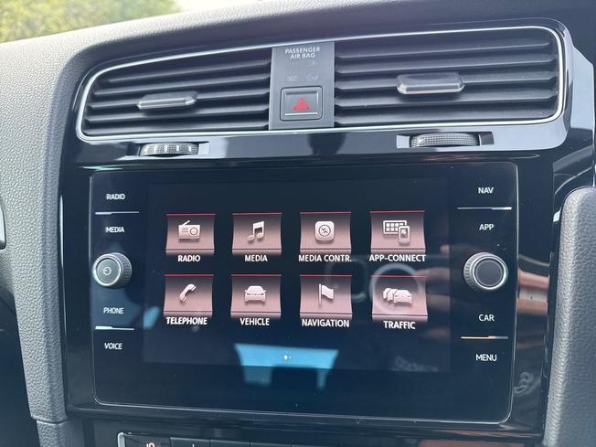 VOLKSWAGEN Golf Photo 13