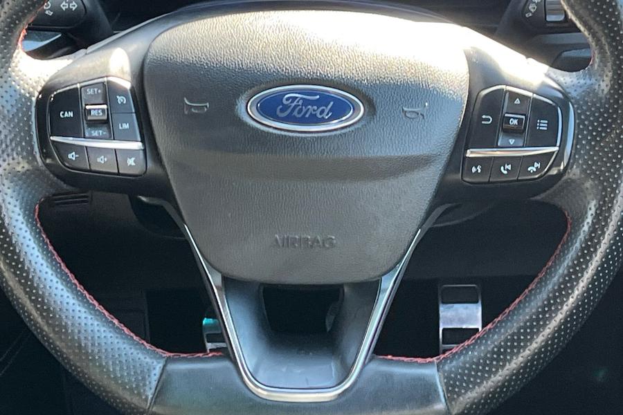 Ford FOCUS Photo autoimg-71097e841bd9c2f3e794ba9e9908aa668f10f5a0.jpg