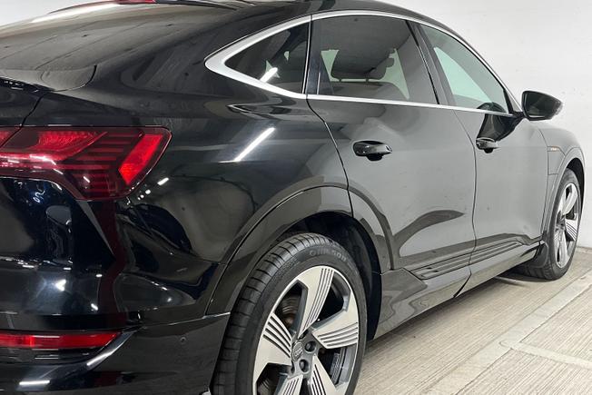 AUDI e-tron Photo 36