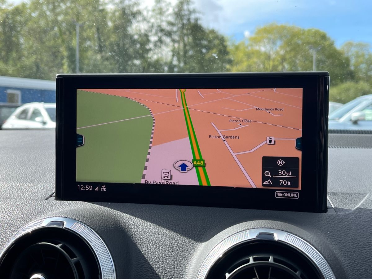Audi Q2 Photo 10