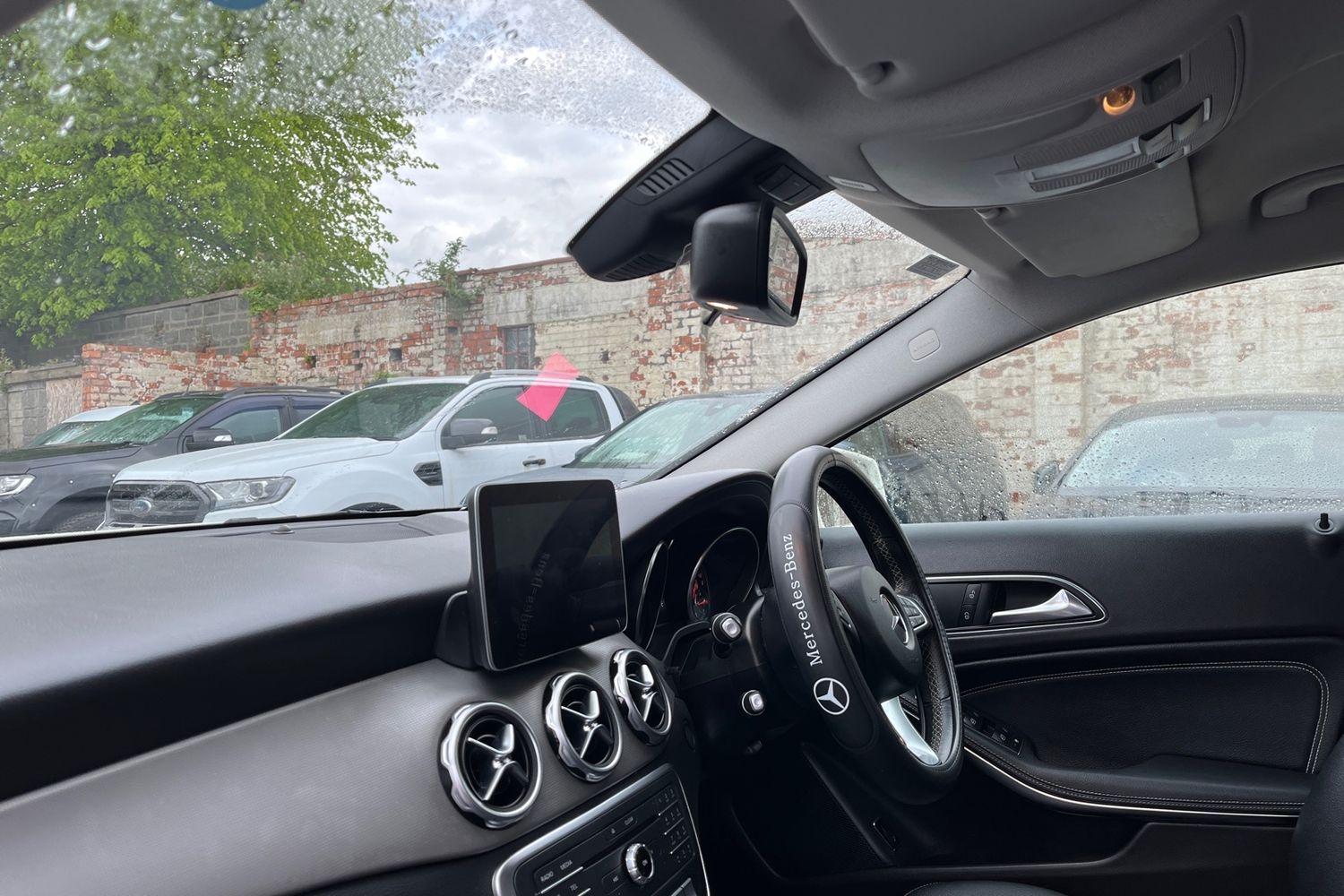 Mercedes-Benz GLA Photo 17
