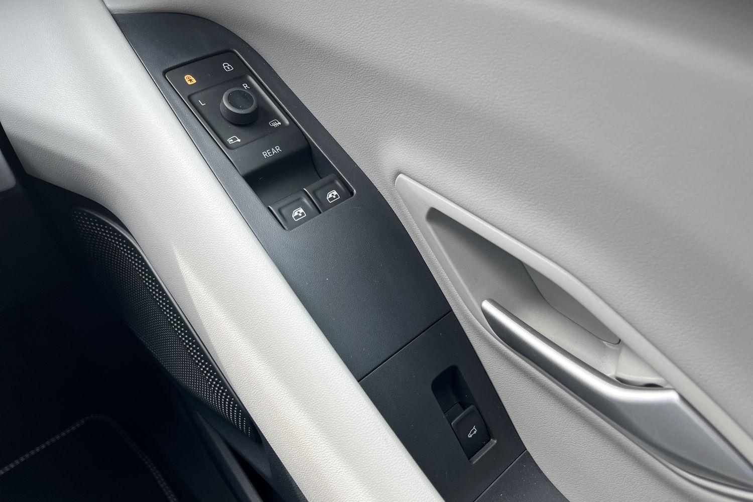 Ford Explorer Photo 15