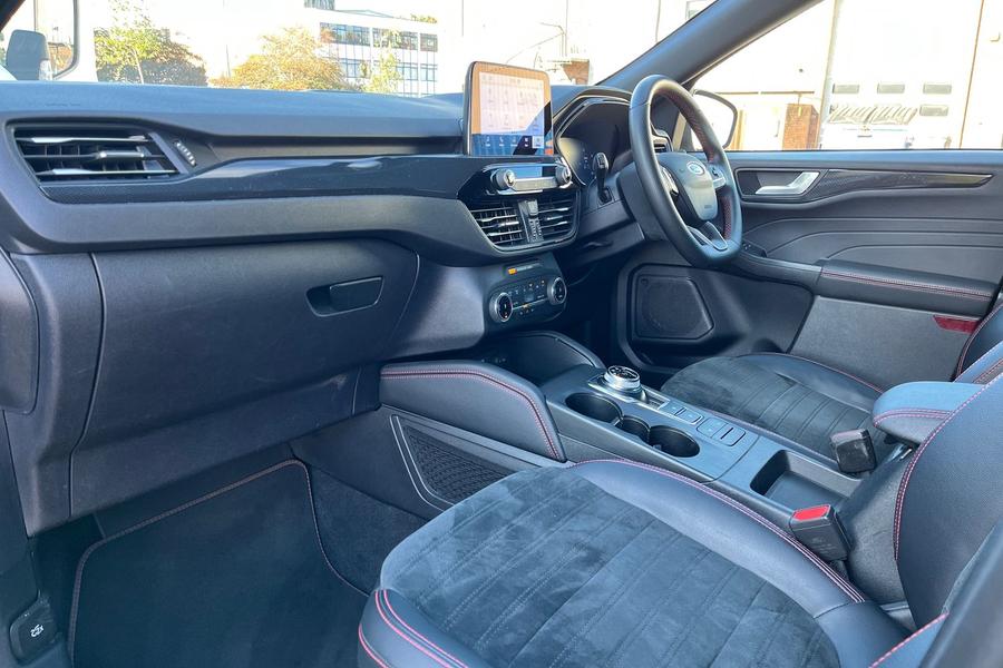 Ford Kuga Photo autoimg-7120acabb637bb97395edfa9c0c77e3f6c4d6dd4.jpg