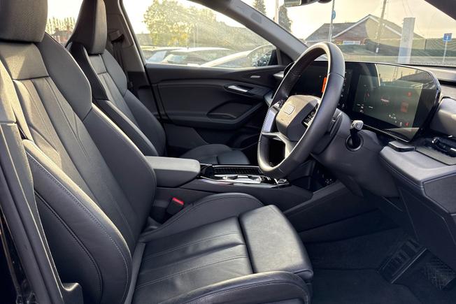 AUDI Q6 e-tron Photo 44