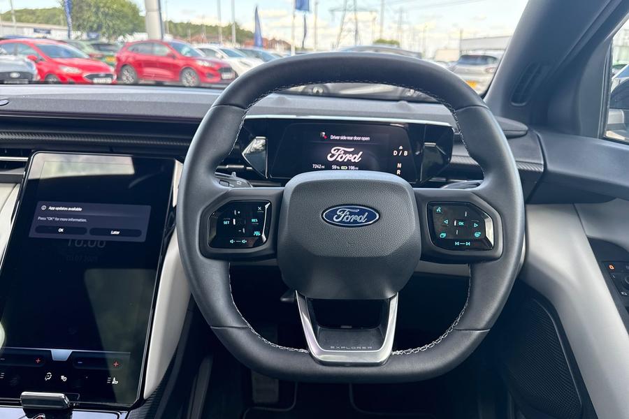 Ford EXPLORER Photo autoimg-7130fab466eefb799ea9bb8c26f85c5537fd2eb3.jpg