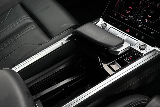 AUDI Q8 E-Tron Photo 38