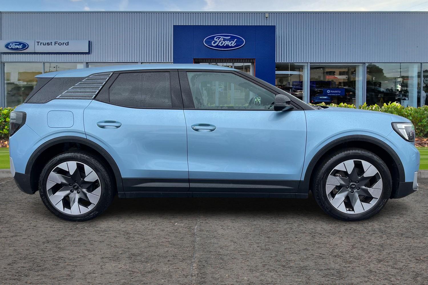 Ford Explorer Photo 2