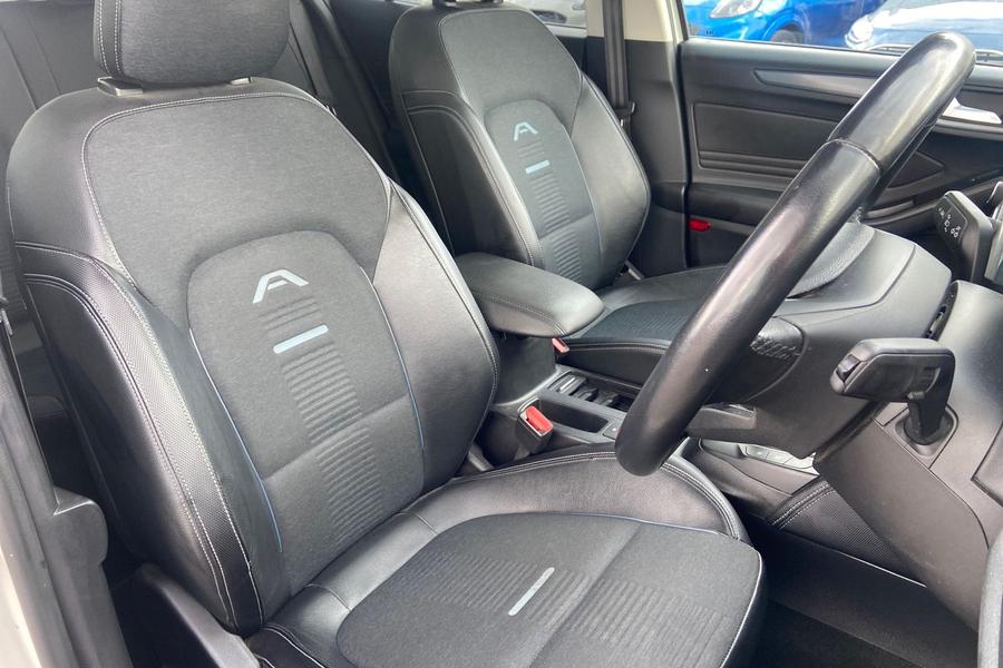 Ford FOCUS Photo autoimg-7138809624bd9b627790984c5371ee9dd68082fe.jpg