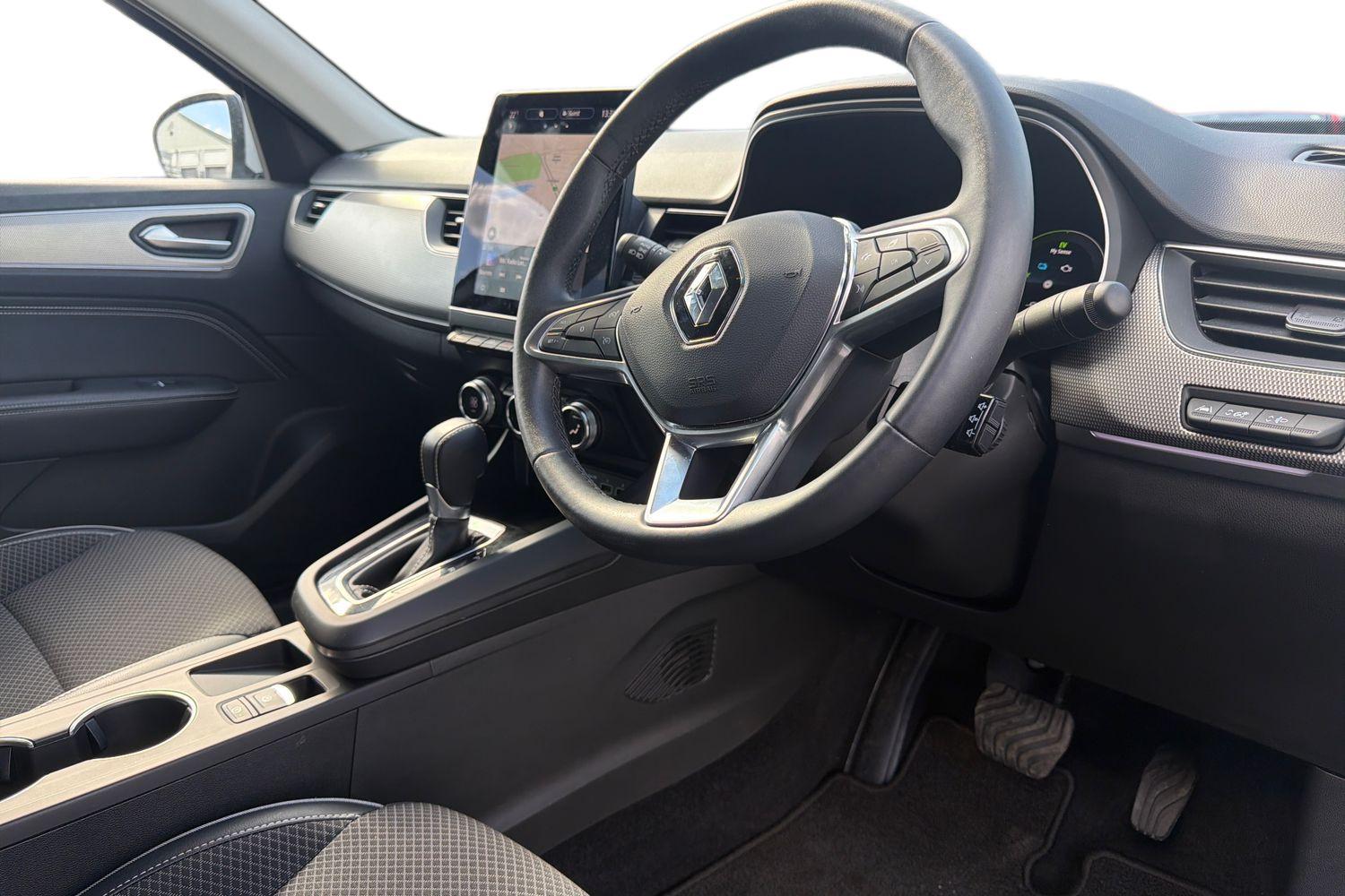 Renault ARKANA Photo 8