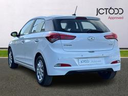 HYUNDAI i20 Photo 3