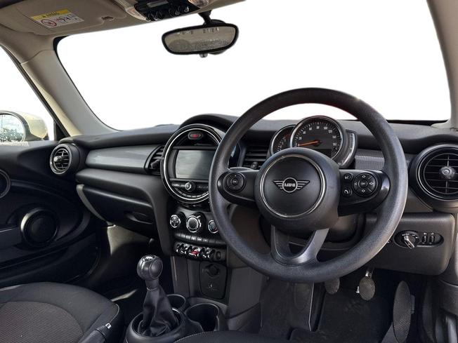 MINI Hatch Photo 6
