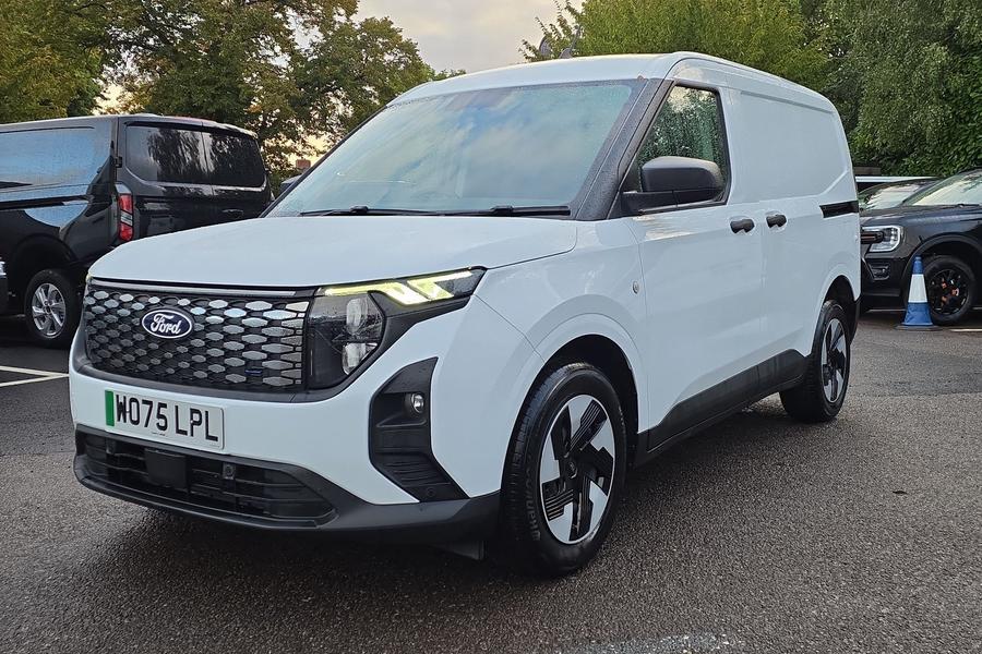 Ford E-TRANSIT COURIER Photo autoimg-71425c8c09a8b9d8fd3629689813509036d54fc0.jpg