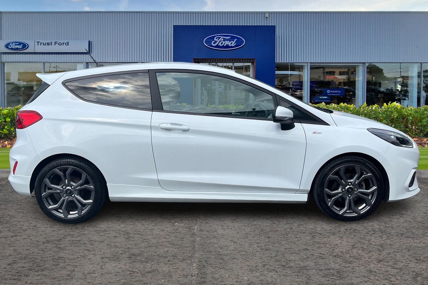 Ford FIESTA Photo 2