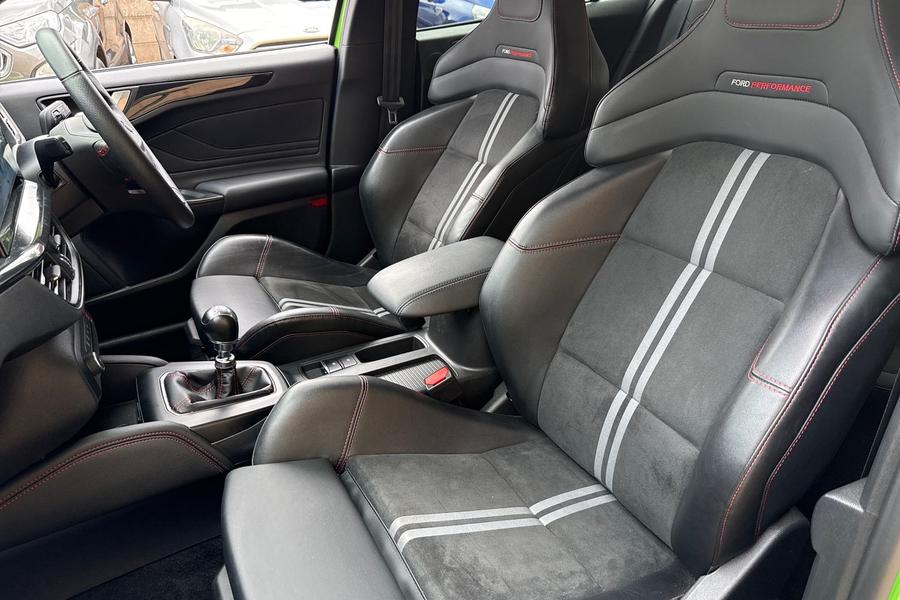 Ford FOCUS Photo autoimg-7147f9cfc0caba797c5248c7a986491f7305099e.jpg
