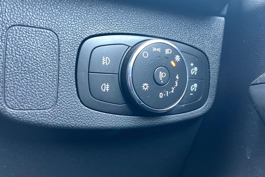 Ford FOCUS Photo autoimg-714b988f90f52b875fbccc73f57afbc8e3a80400.jpg