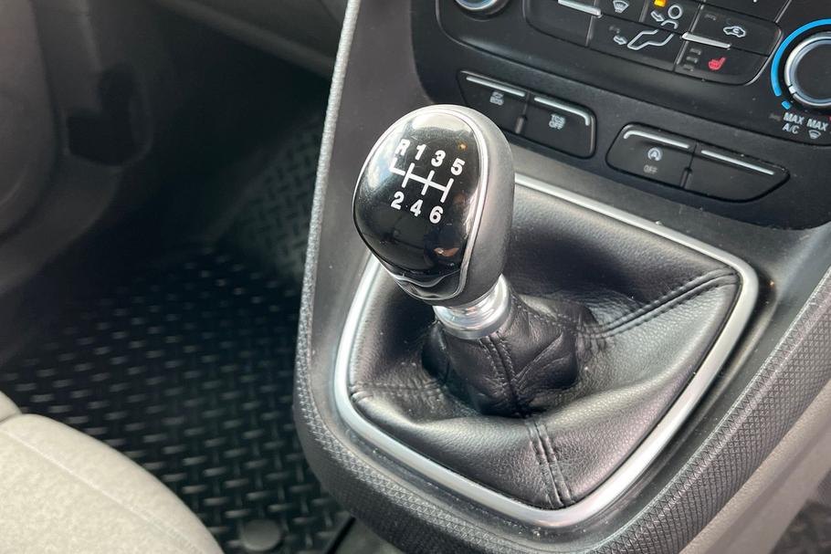Used FORD TRANSIT CONNECT KV69WTJ 39