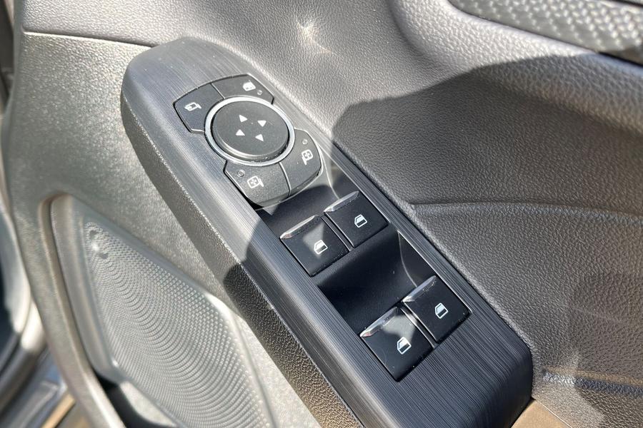 Ford Kuga Photo autoimg-71514bcaf06ef1d228aa09f8d7bfd7949f21d3e2.jpg