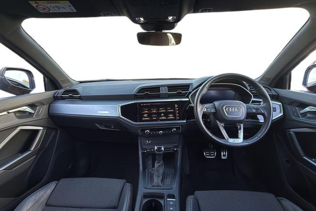 AUDI Q3 Photo 10