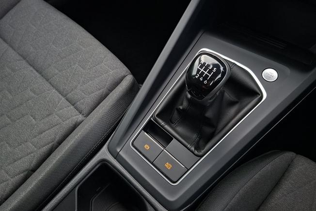 VOLKSWAGEN Golf Photo 24