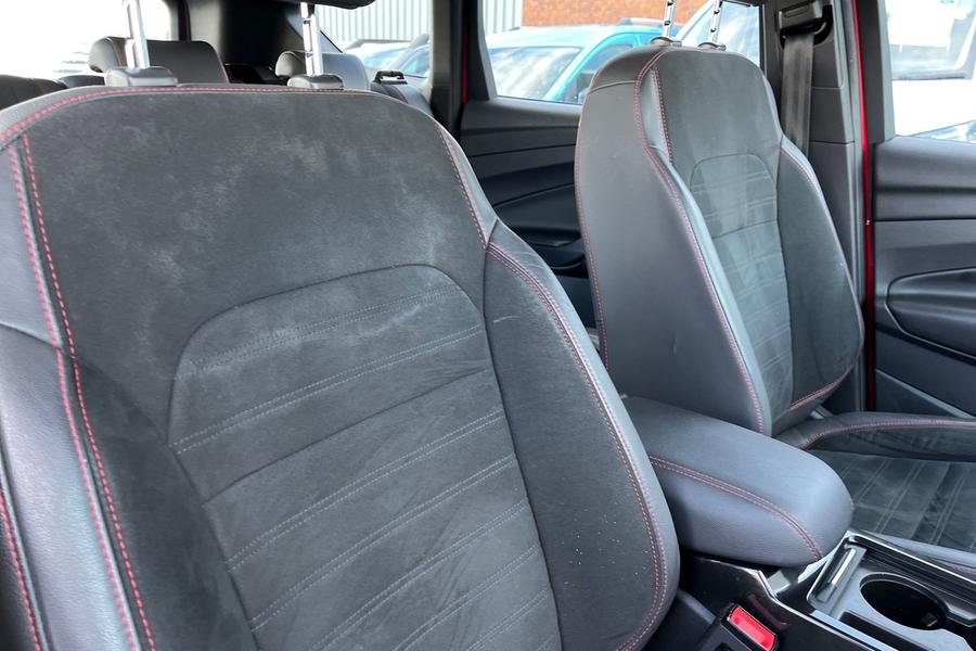 Ford KUGA Photo autoimg-715b3af6d1a23fd481b265b9e2fd503f3ac984a7.jpg